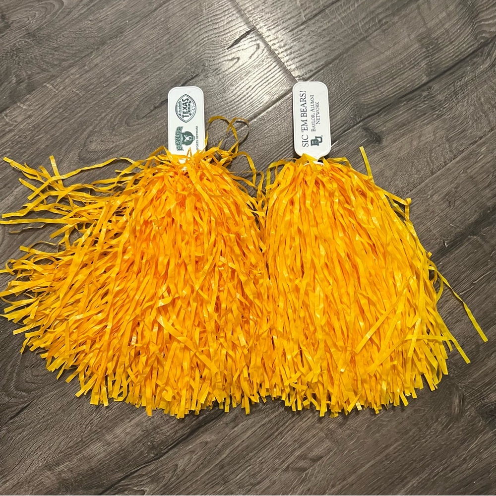 🌸 5/$15 Baylor University Sic Em’ Bears (Baylor Alumni Association) Pom Poms